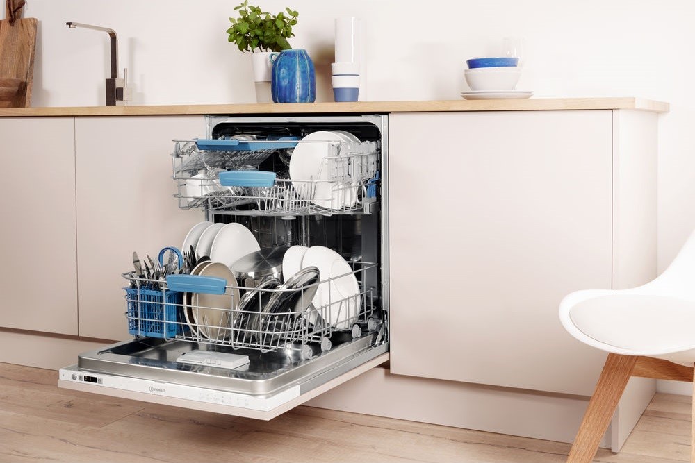 indesit fully integrated dishwasher