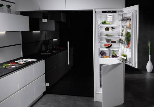 AEG Integrated Fridge Freezers