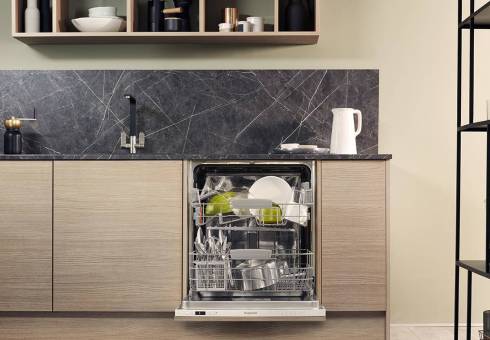 Hotpoint Freestanding Dishwashers at Dalzells