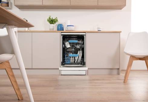 Indesit Freestanding Dishwashers at Dalzells