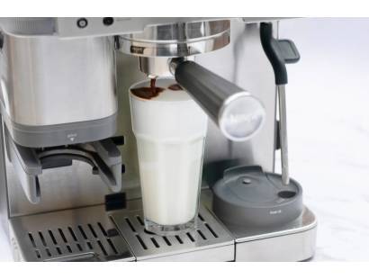Auto-froth wand creating milk foam for a cappuccino