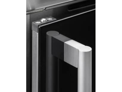 Close up view of the Cata Culina SWING60SS door handle