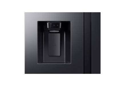 Close-up of Samsung RS70F64KEFEU water dispenser