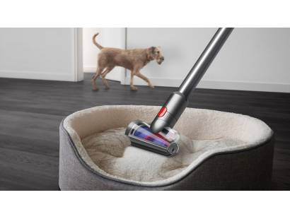 Dyson V15 Detect Extra cleaning hard floors with laser dust detection