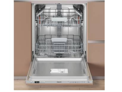 Hotpoint 14 place setting dishwasher interior
