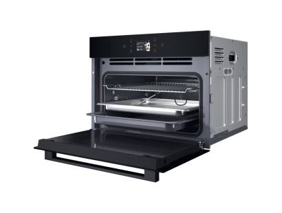 Hotpoint 48L compact steam oven with ActiveSteam and Cook 3 technology