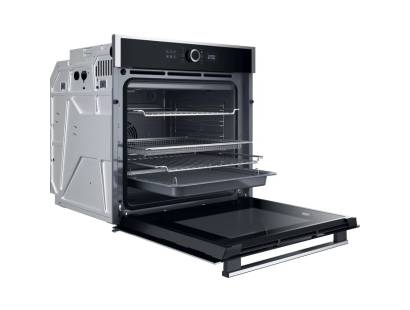 Hotpoint 71L multifunction oven with dedicated Pizza 310°C programme