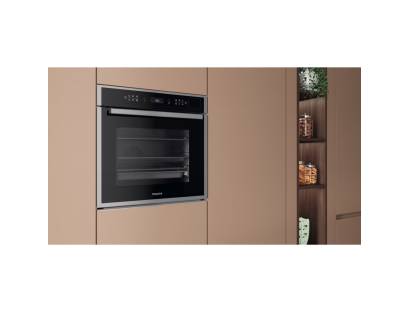 Hotpoint 73 litre electric single oven with touch display
