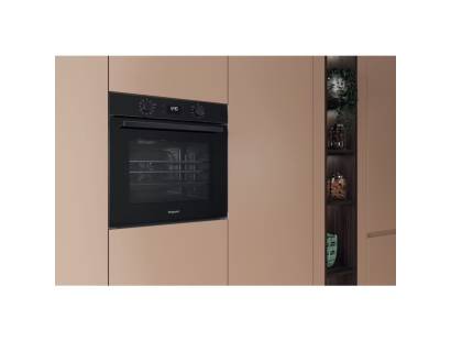Hotpoint HO458HBUK oven with Diamond Clean hydrolytic steam cleaning