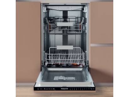Hotpoint slimline dishwasher with 3D Zone Wash and ActiveDry