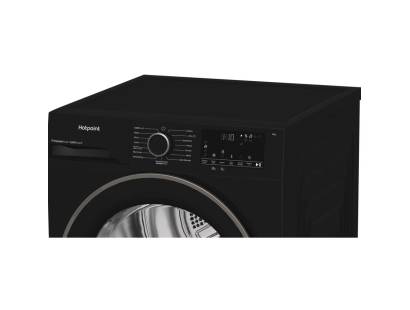 Hotpoint tumble dryer with PetHairCare technology in black