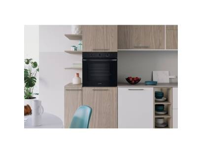 Lifestyle image of Indesit IO232HBUK integrated into modern kitchen cabinetry