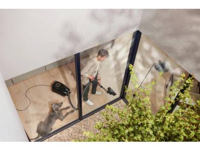 Miele Guard L1 C&D flex Cat & Dog Cleaning in modern room