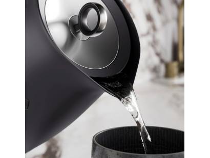 Morphy Richards 103020 Cassini Jug Kettle being poured
