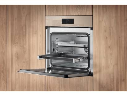 Open view of the DGC 7865 HCX Pro Combination Steam Oven