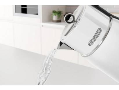 Pouring water from the Morphy Richards Matt Signature White Kettle