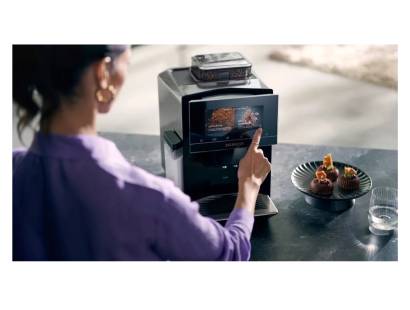 Siemens TQ903GB9 coffee machine touchscreen with drink selection