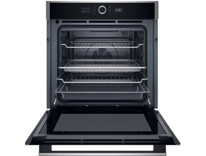 Stainless steel Hotpoint oven with Air Fry tray and ActiveMultiflow technology