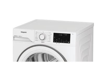 White Hotpoint tumble dryer with PetHairCare technology